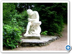 Gartenreich Dessau-Wörlitz, Statue Dornausziehe